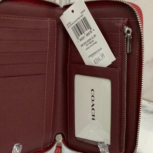 COACH -City Tote in Signature w/ wallet Set - Picture 5 of 6